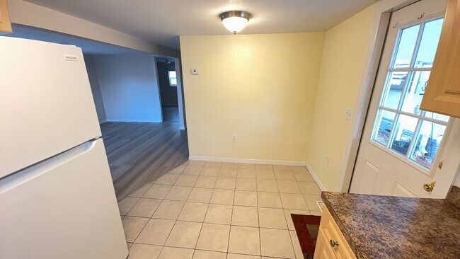 Building Photo - Regency Cove 55+ Gated Community - 2 bedroom won't last long, come See!!