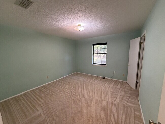 Building Photo - Home For Rent