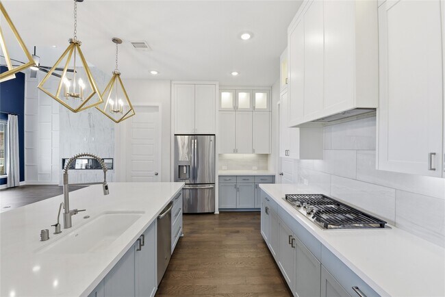 Building Photo - 15314 Viviente Dr