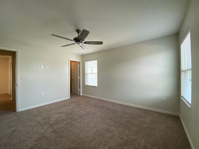 Building Photo - Stunning 5 Bedroom Pool Home in Orchard Hi...
