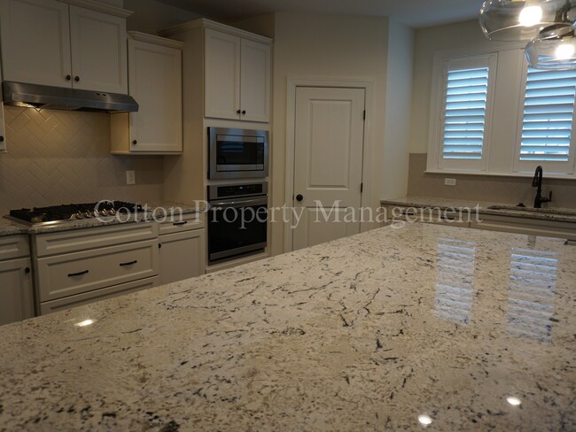 Building Photo - 33 Meon Ln