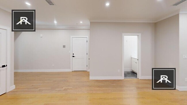 Building Photo - 3 bedroom in Boston MA 02116