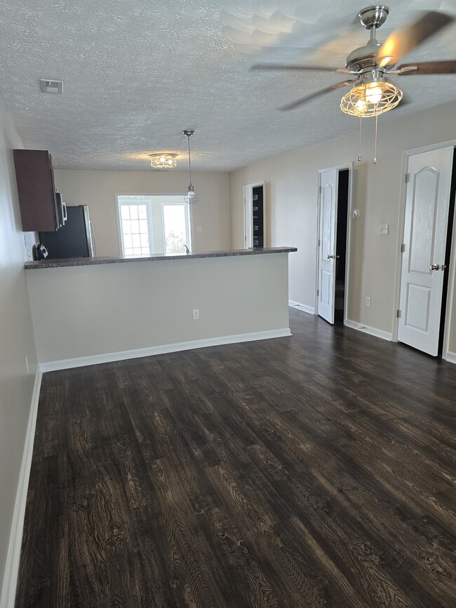 Building Photo - 102 Glen Cannon Dr