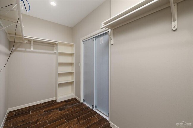 Building Photo - 25 Amistad Cir