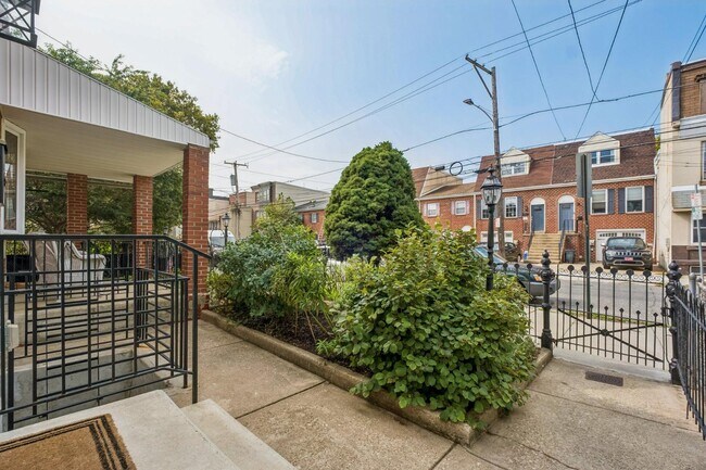 Building Photo - 1329 Marlborough St