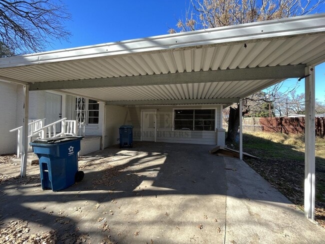 Building Photo - Beautiful Remodeled 3 Bed 2 Bath