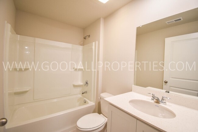 Building Photo - 4 Bedroom 3 Bath Ranch Finished Basement i...