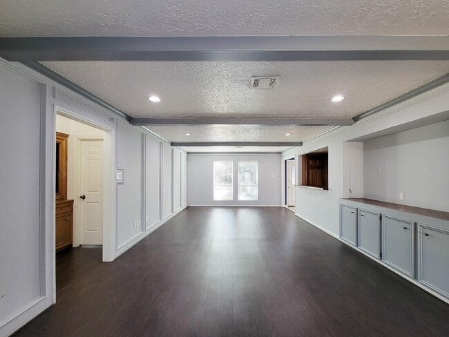 Building Photo - 17326 Ponderosa Pines Dr