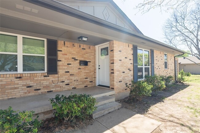 Building Photo - 602 N Morris St