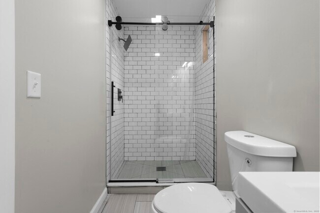 Building Photo - 140 Grand St