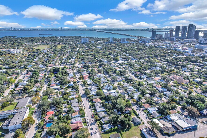 Building Photo - 135 NW 48th Ct