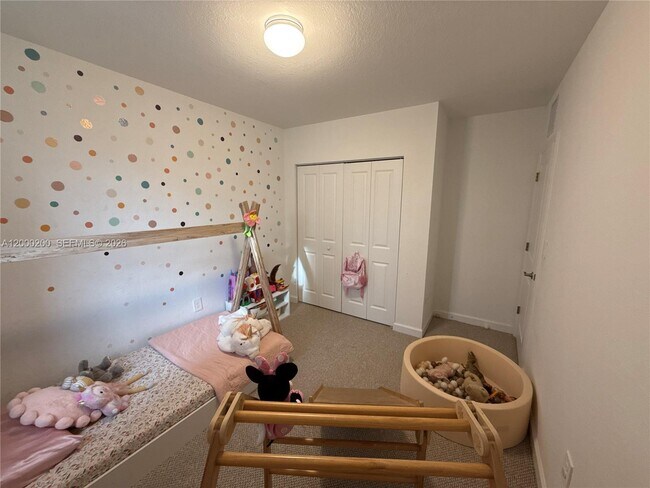 Building Photo - 412 NW 12th Pl