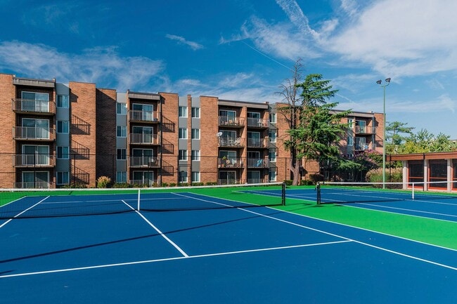 Building Photo - Bright and Modern 1 Bed 1 Bath Condo With ...