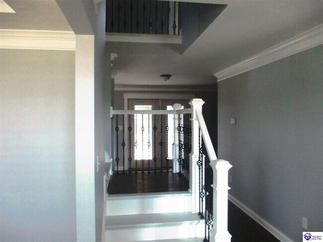 Building Photo - 130 Diamond Ct