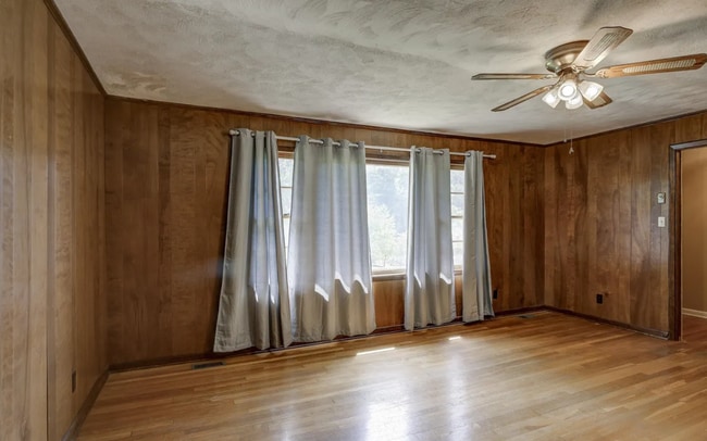 Building Photo - 223 Sequoyah Dr