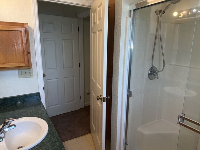 Building Photo - 3 Bedroom 2 Bath Home Located in the Cutten/Ridgewood Area