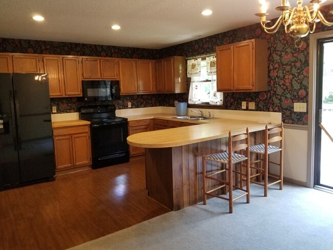 Building Photo - 740 Big Tree Dr