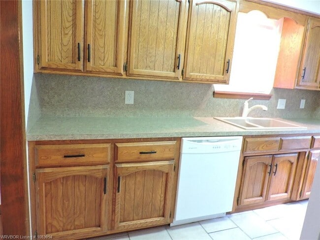 Building Photo - 8617 Meadow Dr