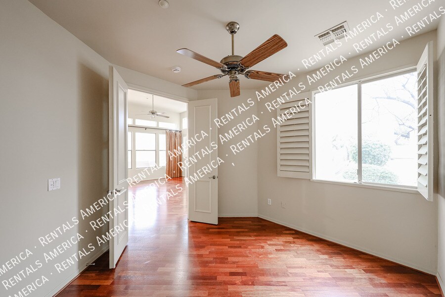 Building Photo - 7402 Hum Rd