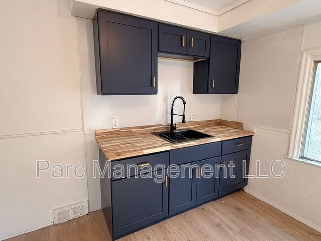 Building Photo - 16121 W Parkway St