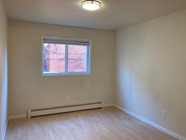 Building Photo - 2 Bdrm Condo off Spenard & 25th - Close to...