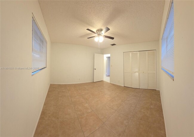 Building Photo - 2526 Taylor St