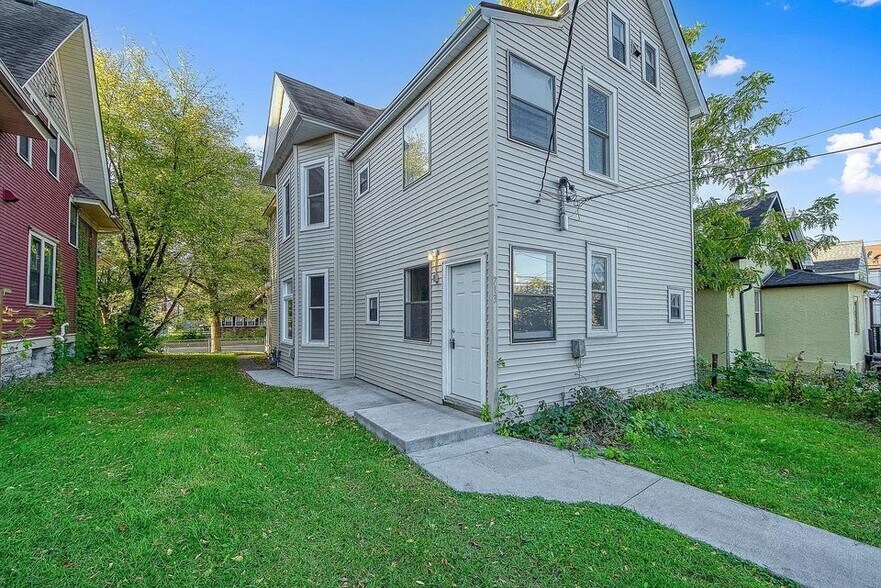 Building Photo - 713 Thomas Ave