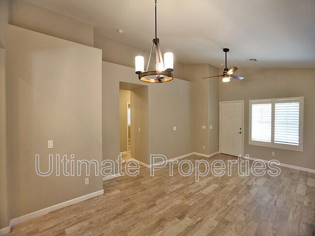 Building Photo - 3926 W Hackamore Dr
