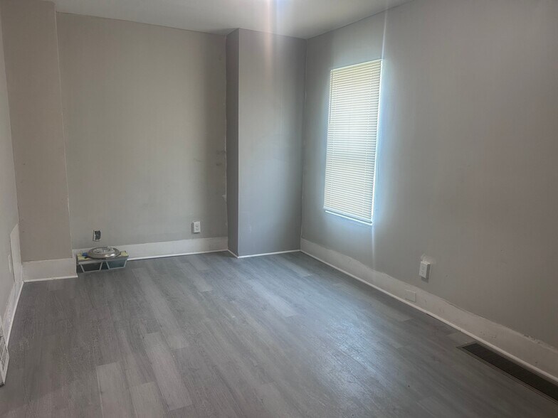 Building Photo - 2163 E 84th St