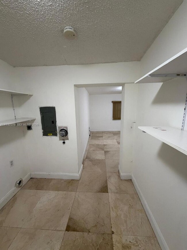 Building Photo - 1585 W 53rd St