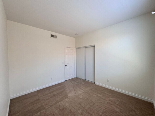 Building Photo - 4 Bedroom Menifee home available now for l...
