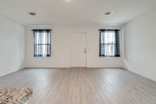 Building Photo - Super cute 3 Bedroom 2 Bath Home Southside...