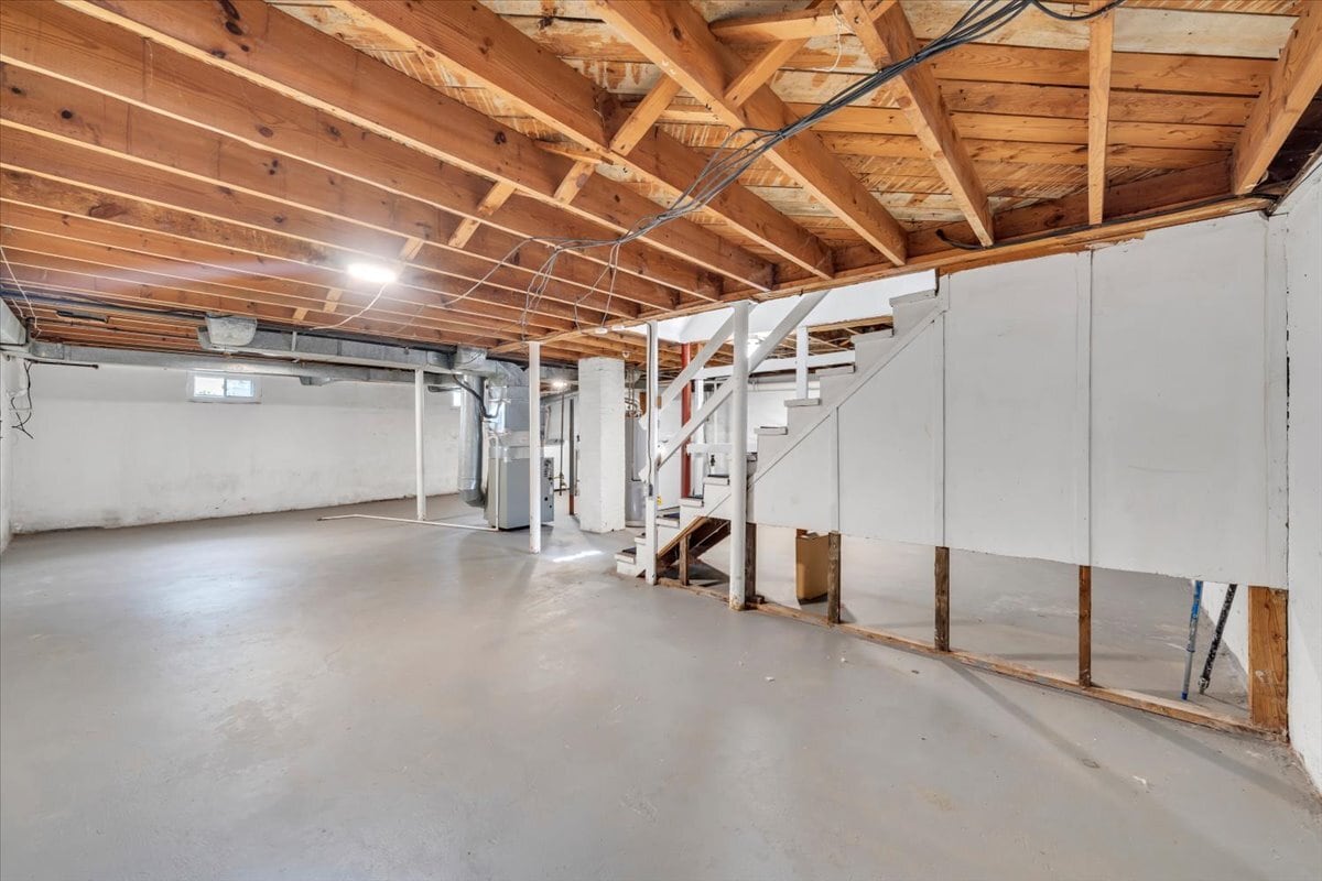 Building Photo - 2413 Memorial Ave SW