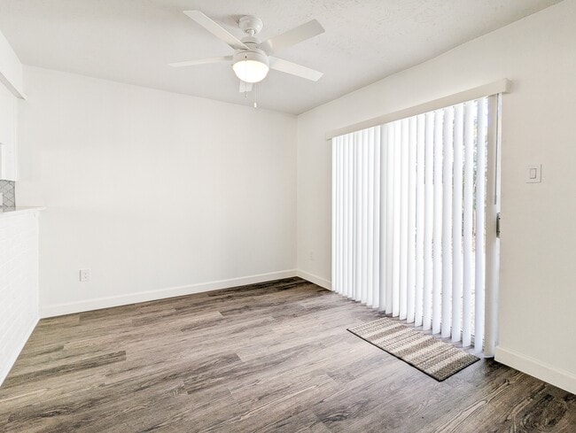 Building Photo - 2706 Oakmont Ln