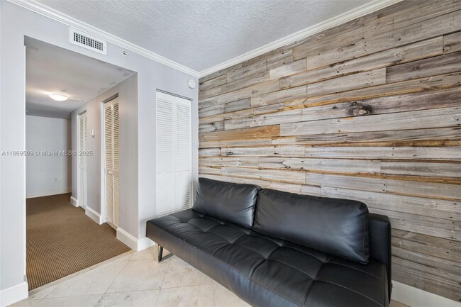 Building Photo - 2951 S Bayshore Dr