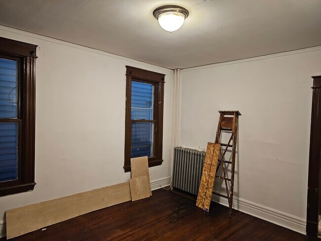 Building Photo - 147 Western Ave