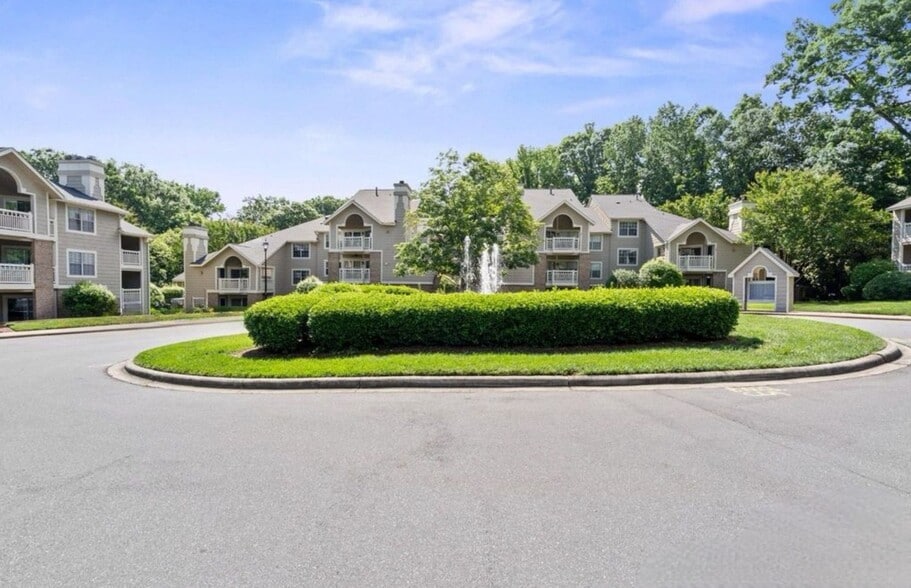 Building Photo - 5011 Sharon Rd