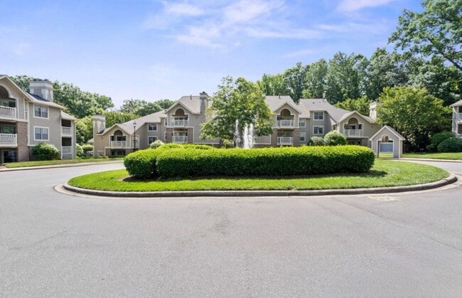 Building Photo - 5011 Sharon Rd