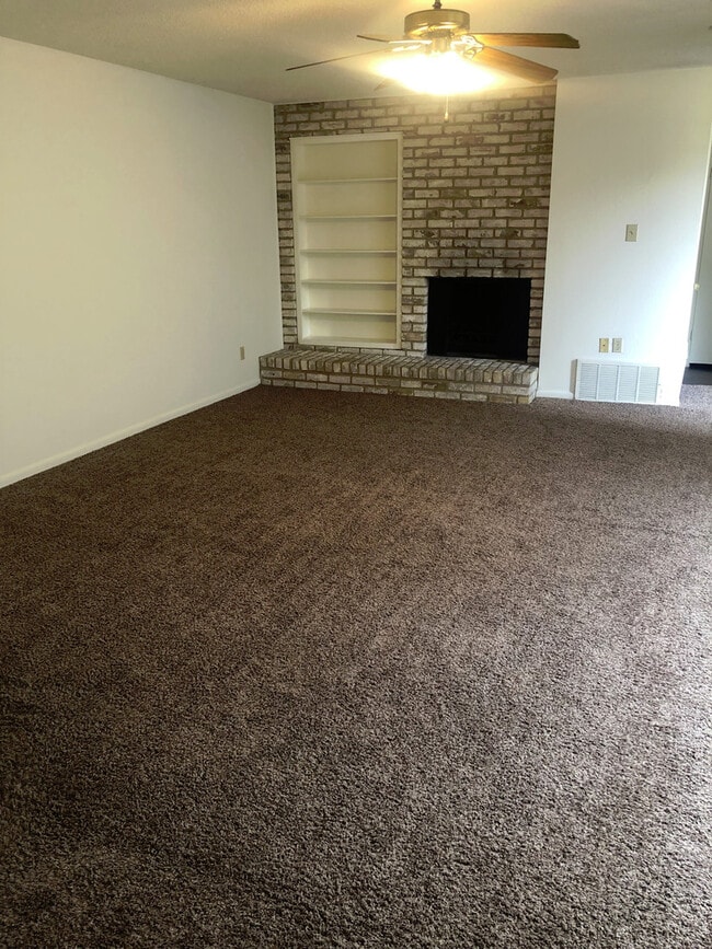 Building Photo - Duplex