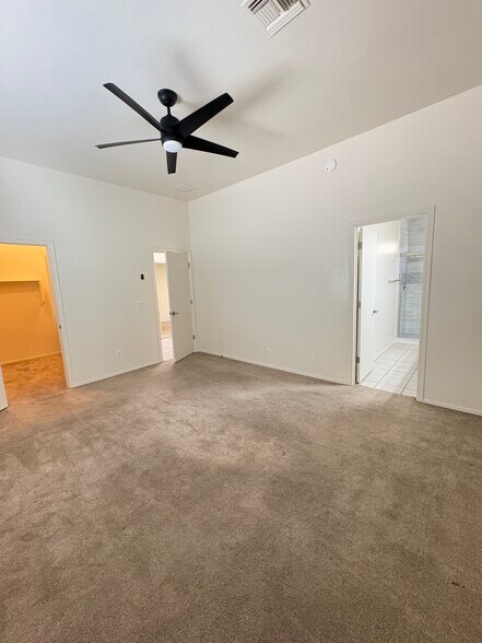 Large Master Bedroom - 8519 E Seabury Ct