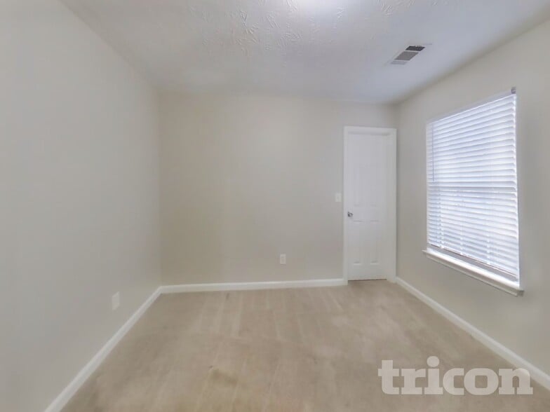 Building Photo - 7020 Setters Way