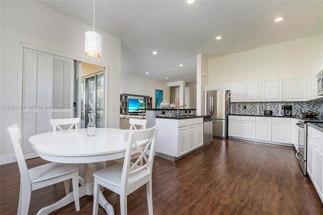 Building Photo - 1225 Skylark Dr