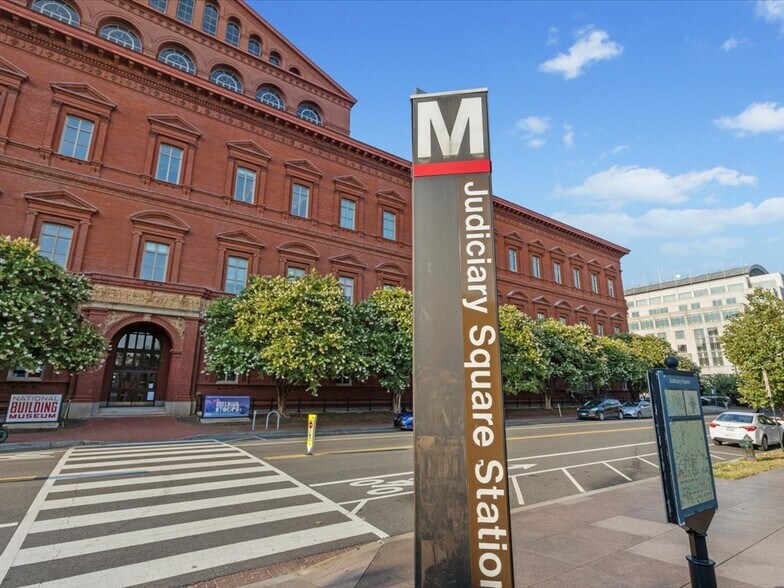 Building Photo - 811 4th St NW