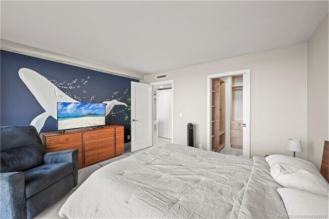 Building Photo - 9650 S Ocean Dr