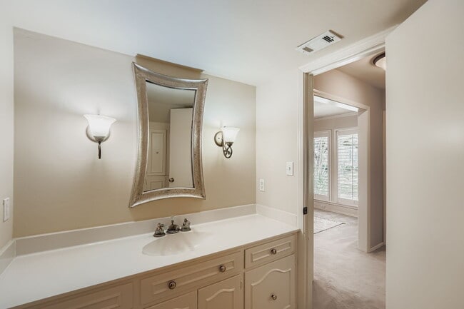 Building Photo - Spacious 3-Bed Townhome in Northwest Hills – Over 3,200 Sq Ft with Courtyard & 2-Car Garage