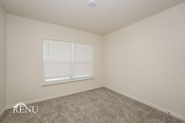 Building Photo - 123 Palomino Bnd Dr