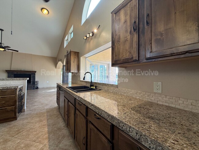 Building Photo - 11003 W Laurelwood Ln