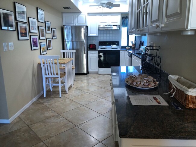 Building Photo - Venice, FL 2BR/2BA Condo in a Gated, Gulf ...