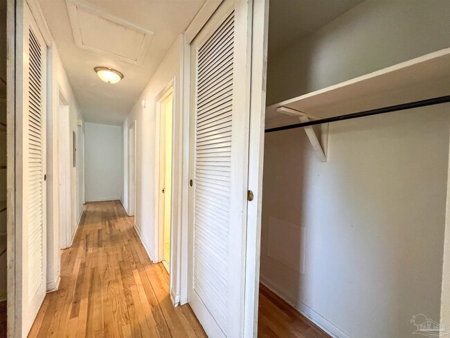 Building Photo - 3631 Forest Glen Dr