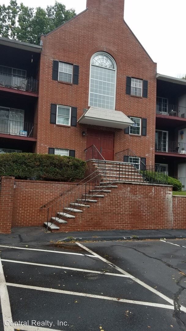 4 Louisburg Square 4 Louisburg Square Nashua NH 03060 Apartment Finder